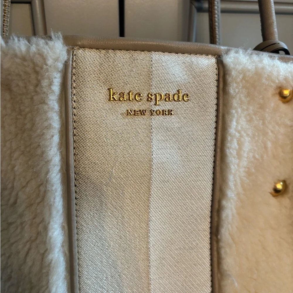 Kate Spade Everything racing stripe faux shearling large tote bag - Picture 3 of 10